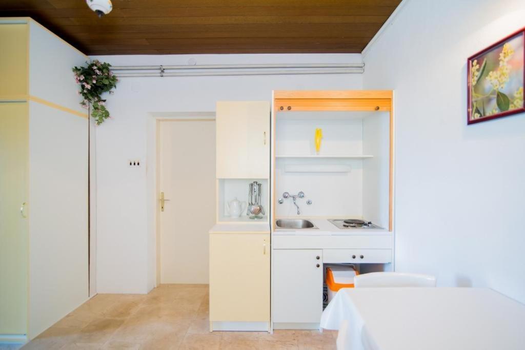 Apartments Veve Postira Room photo