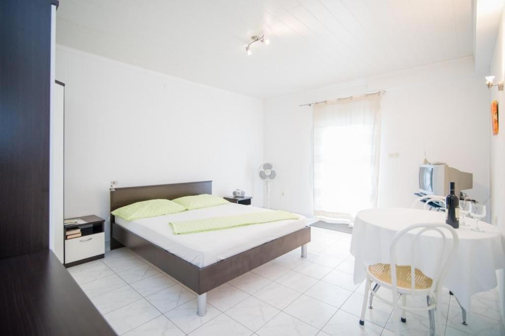 Apartments Veve Postira Room photo