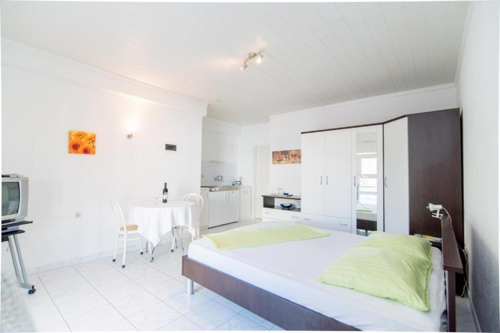 Apartments Veve Postira Room photo