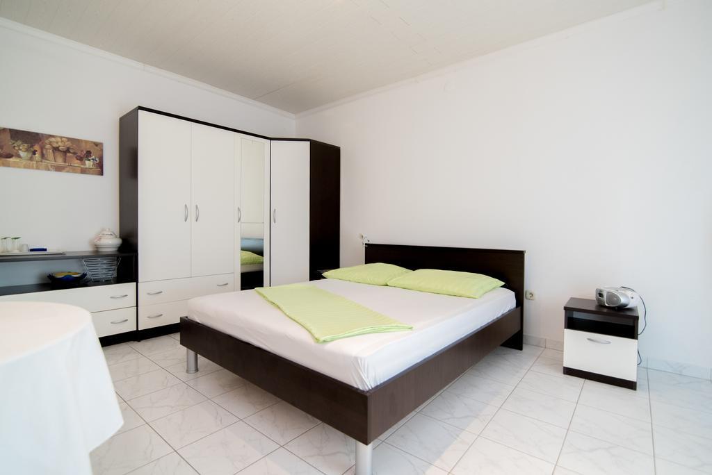 Apartments Veve Postira Exterior photo