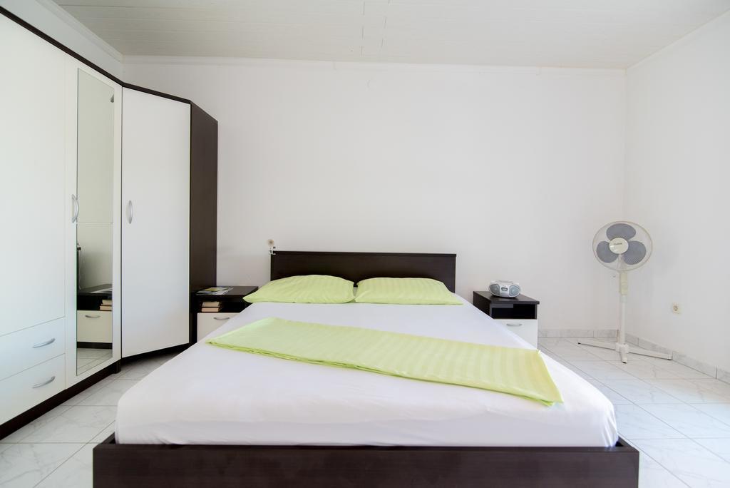 Apartments Veve Postira Exterior photo