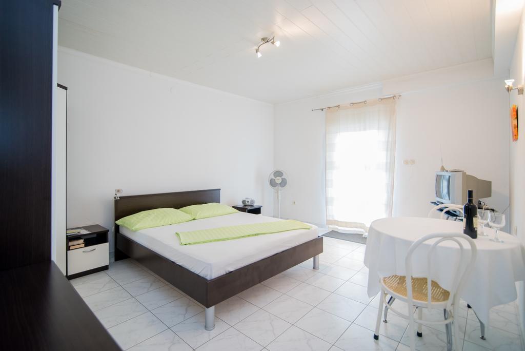 Apartments Veve Postira Exterior photo