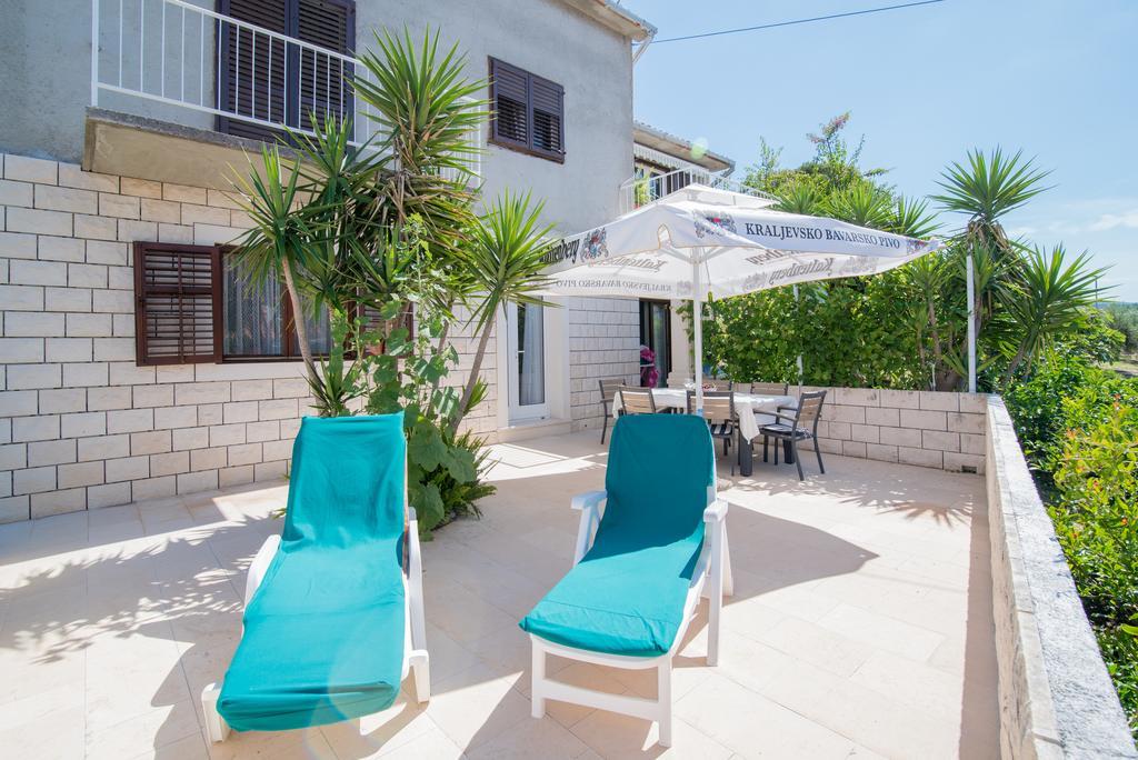 Apartments Veve Postira Exterior photo